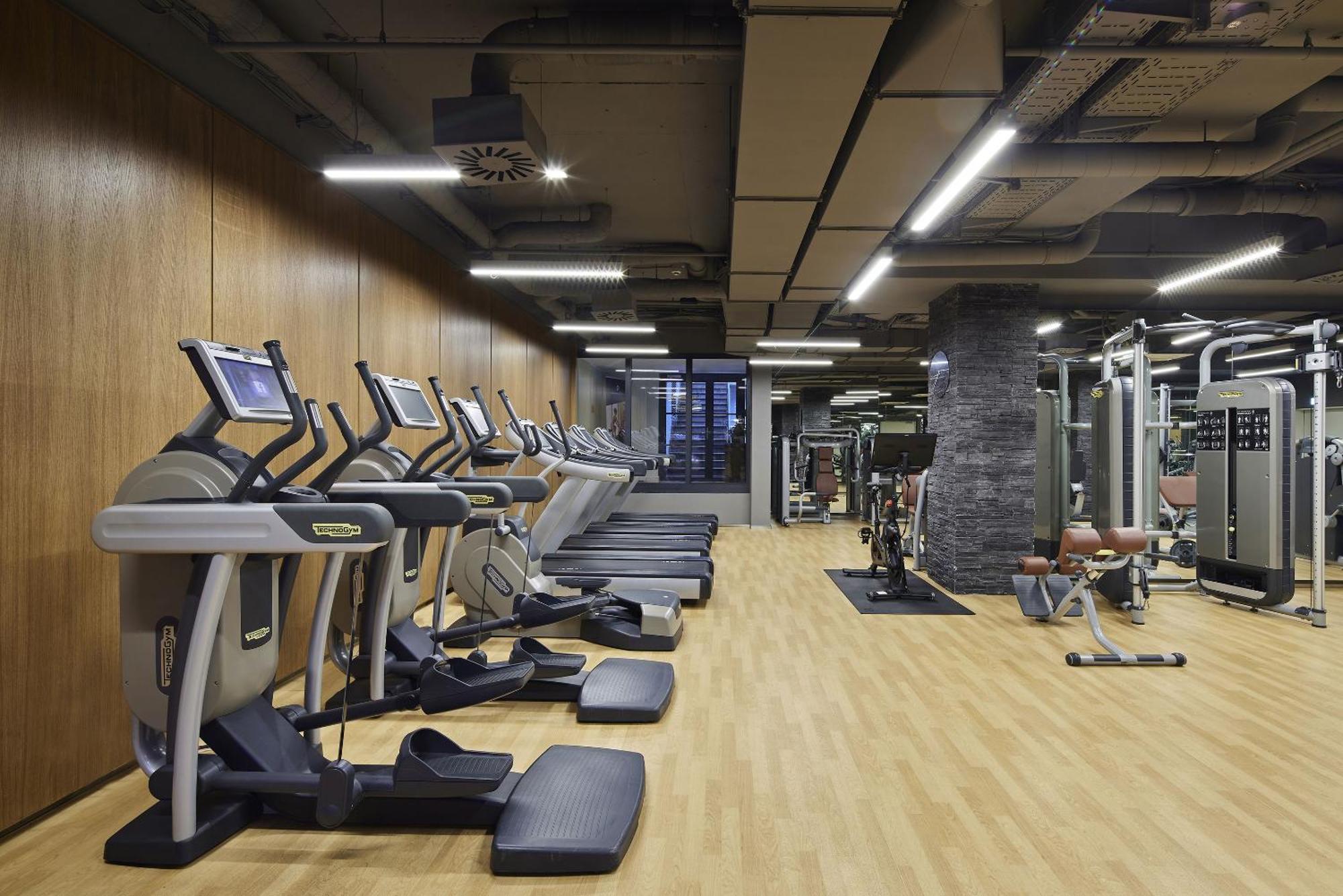 柏林御林广场泰坦尼克酒店 外观 照片 The gym at the hotel