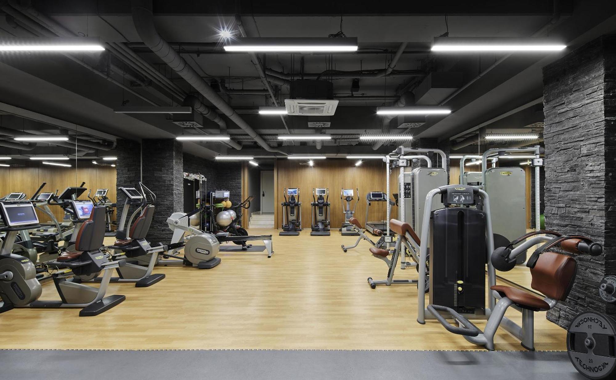 柏林御林广场泰坦尼克酒店 外观 照片 The gym at the hotel