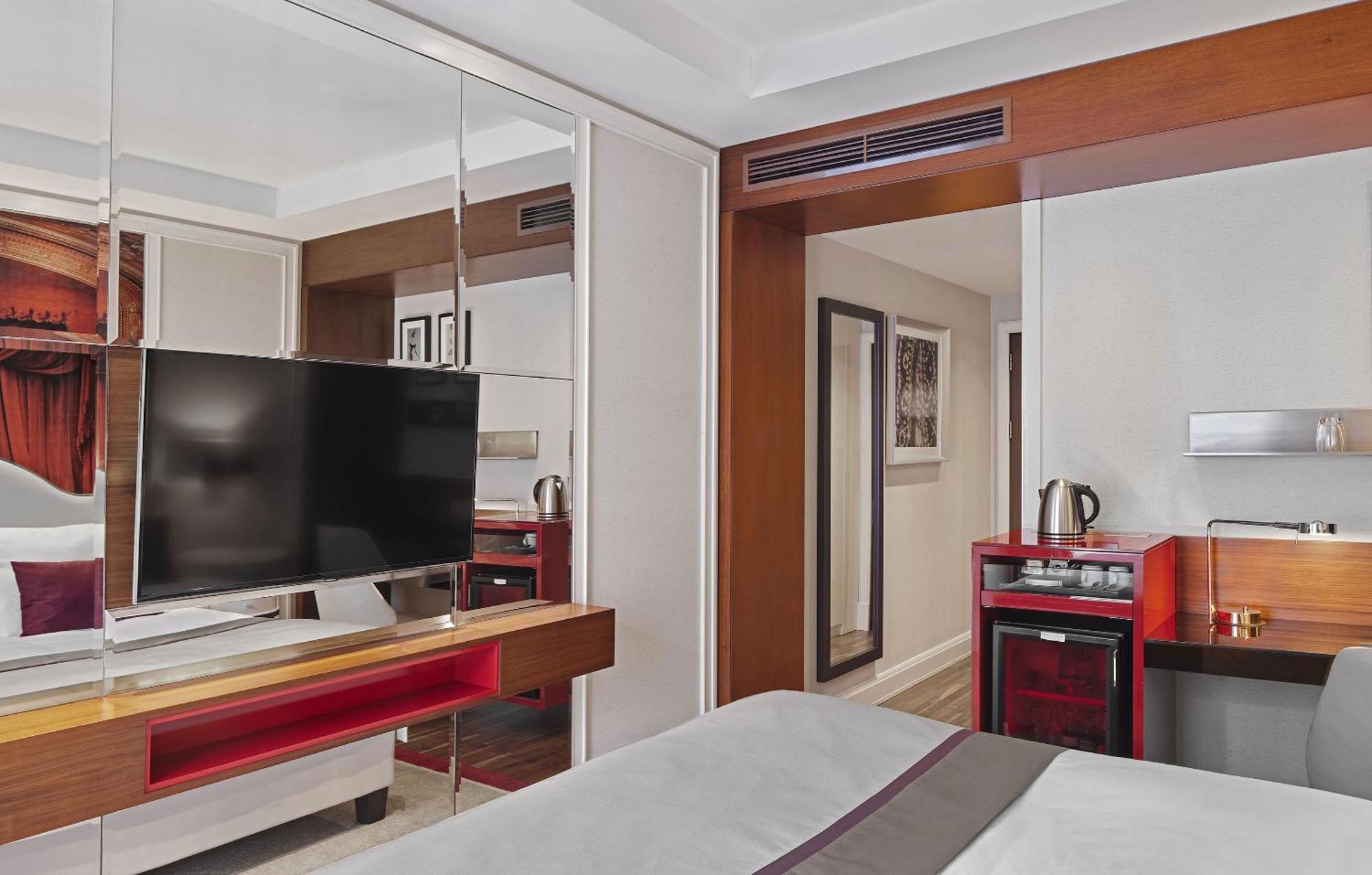 柏林御林广场泰坦尼克酒店 外观 照片 A room at the hotel